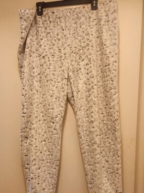 Secret Treasures White & Gray Leopard-Print Fleece Pajama Pants, 2X